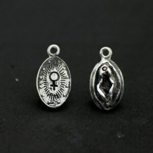 Dije medallita vulva en Plata