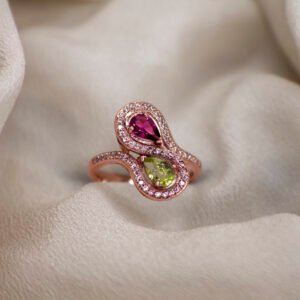 Anillo oro rosa peridoto rodolita