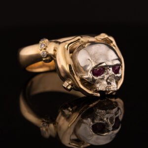 Ofrenda · Anillo en oro, plata, rubíes y diamantes