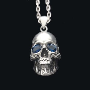 Dije de calavera en plata 950 con zafiros naturales