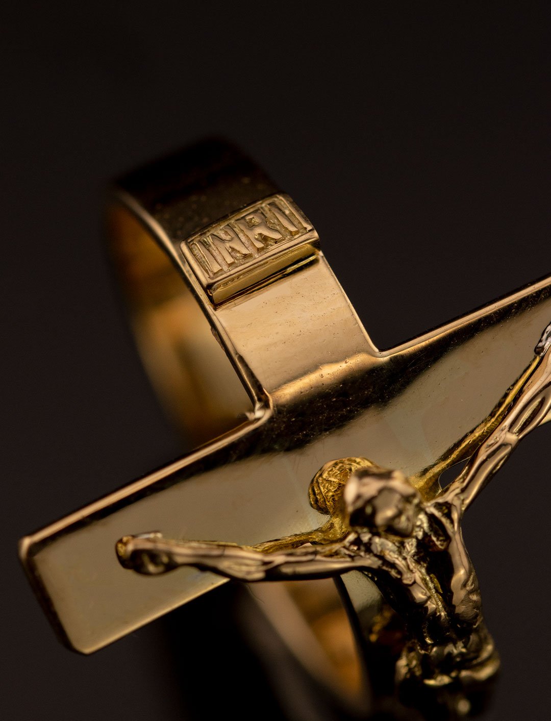 anillo crucifijo