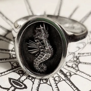 anillo caballito de mar plata